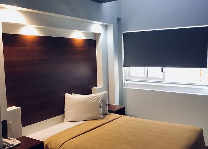 Hotel Mina 3*
